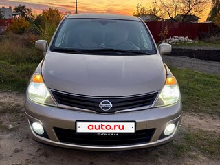 2010 Nissan Tiida I Рестайлинг, коричневый, 850000 рублей, вид 2