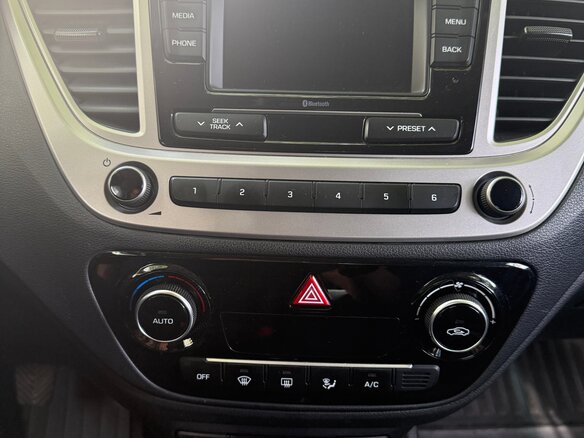 2019 Hyundai Solaris II, серебристый, 1370000 рублей - вид 13