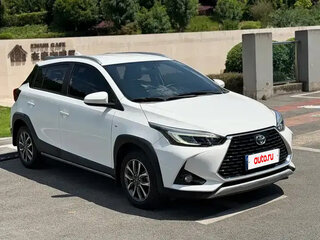 2022 Toyota Yaris IV, белый, 1000006 рублей, вид 3