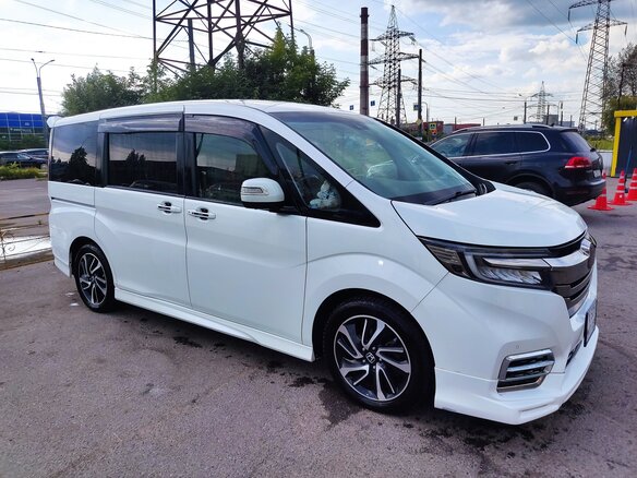 2019 Honda Stepwgn Spada V Рестайлинг, белый, 2550000 рублей - вид 2