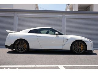 2025 Nissan GT-R I Рестайлинг 4, белый, 21000000 рублей, вид 3