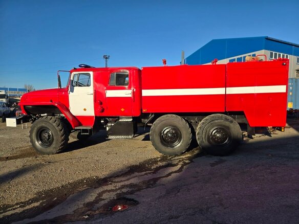 2015 Урал 5557, красный, 6950000 рублей - вид 18
