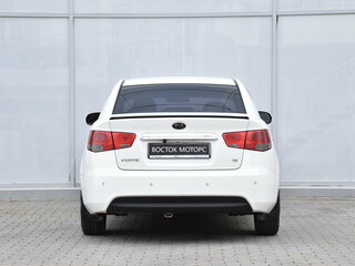 2010 Kia Forte I, белый, 680000 рублей, вид 5