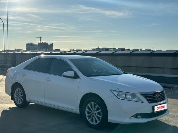 2013 Toyota Camry VII (XV50), белый - вид 6