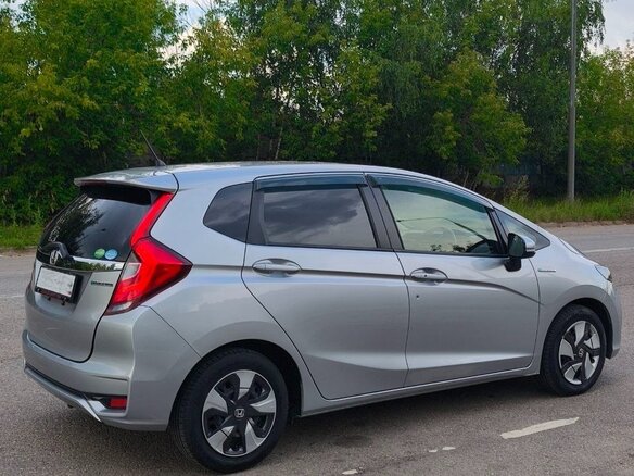2018 Honda Fit III Рестайлинг, серый, 1350000 рублей - вид 5