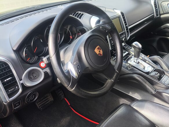 2011 Porsche Cayenne II (958), чёрный, 2050000 рублей - вид 2