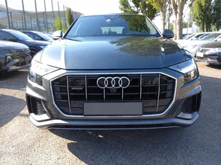 2021 Audi Q8 55 TFSI I (4M), серый, 6700000 рублей, вид 1