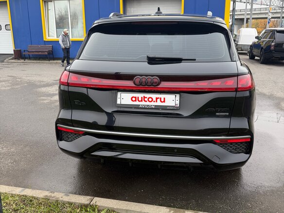 2023 Audi Q6 45 TFSI, чёрный, 5000000 рублей - вид 3