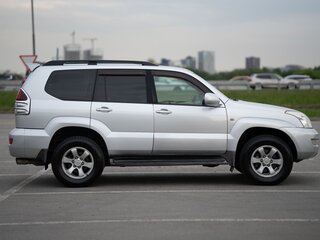 2007 Toyota Land Cruiser Prado 5-speed 120 Series Рестайлинг, серебристый, 1700000 рублей, вид 4