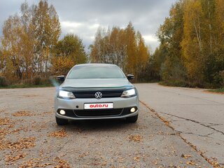 2013 Volkswagen Jetta VI, серебристый, 840000 рублей, вид 2
