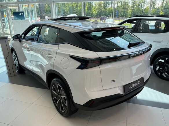 2026 Omoda C5 II, белый - вид 3