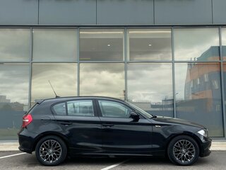 2011 BMW 1 серии 118i I (E81/E82/E87/E88) Рестайлинг, чёрный, 563000 рублей, вид 3