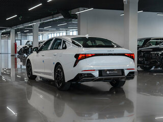 2026 Kia K5 III Рестайлинг, белый, 4900000 рублей, вид 5