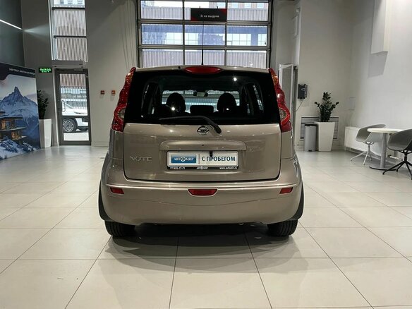 2013 Nissan Note I Рестайлинг, коричневый, 890000 рублей - вид 4