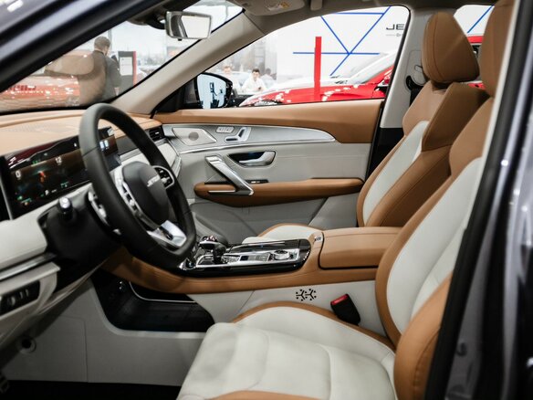 2026 Jetour X70+ I Рестайлинг, серый, 3399000 рублей - вид 13