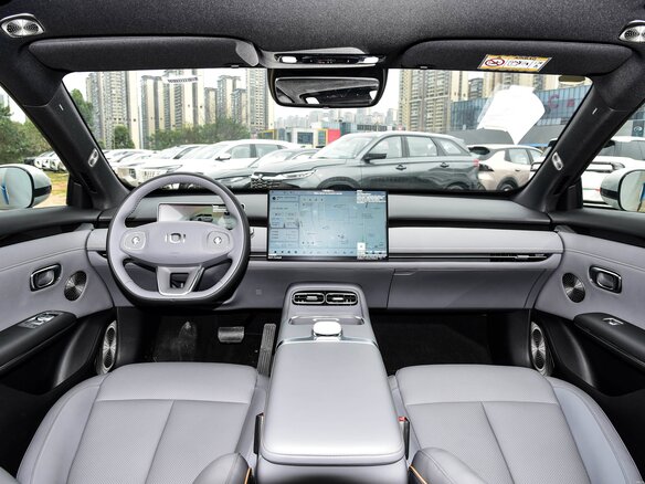 2026 Changan Qiyuan A06 28.39 kWh, серебристый, 2590000 рублей - вид 3