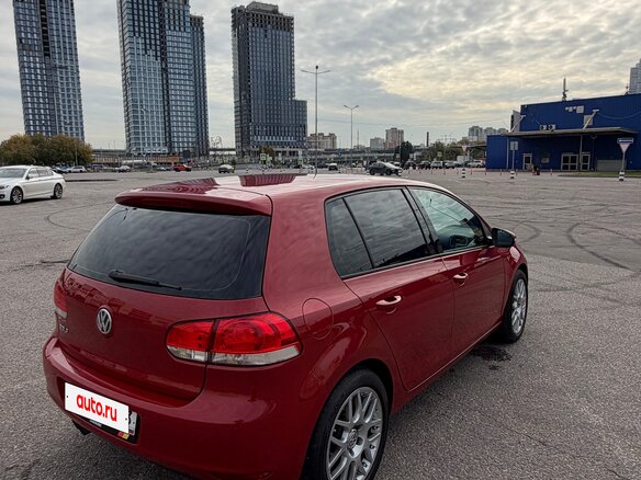 2011 Volkswagen Golf VI, красный, 1030000 рублей - вид 5
