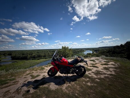 2021 Yamaha MT-09 Tracer (FJ-09), красный, 1170000 рублей, вид 1