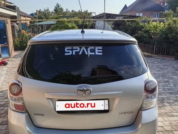 2010 Toyota Verso I, серебристый, 1100000 рублей - вид 2