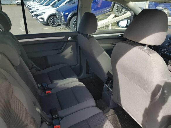 2011 Volkswagen Touran I Рестайлинг 2, белый, 910000 рублей - вид 9