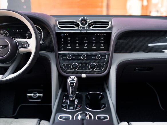 2026 Bentley Bentayga I Рестайлинг, серый, 45900000 рублей - вид 40