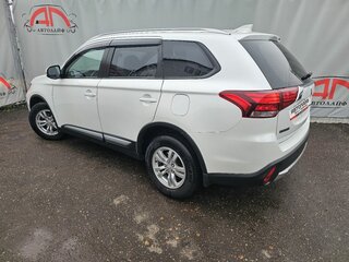 2018 Mitsubishi Outlander III Рестайлинг 2, белый, 1775000 рублей, вид 3