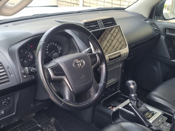 2020 Toyota Land Cruiser Prado 150 Series Рестайлинг 2, белый, 4980000 рублей - вид 6