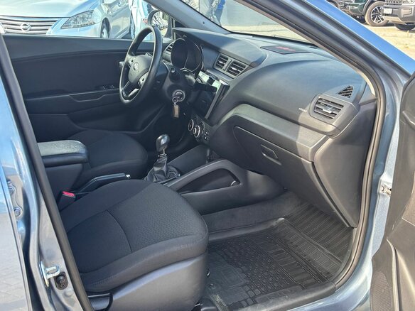 2014 Kia Rio 5-speed III, голубой, 1050000 рублей - вид 9