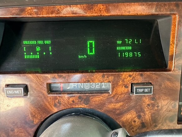 1996 Cadillac Fleetwood II, золотистый, 1000000 рублей - вид 3
