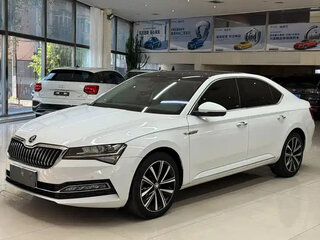 2023 Skoda Superb III Рестайлинг, белый, 1575000 рублей, вид 1