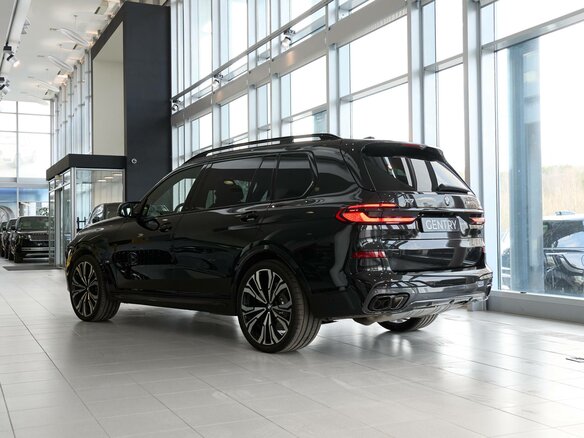 2025 BMW X7 M60i I (G07) Рестайлинг, чёрный, 18500000 рублей - вид 5