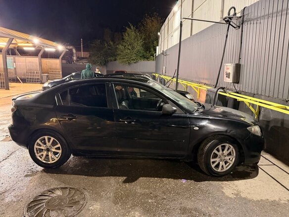 2005 Mazda 3 I (BK), чёрный, 260000 рублей - вид 1