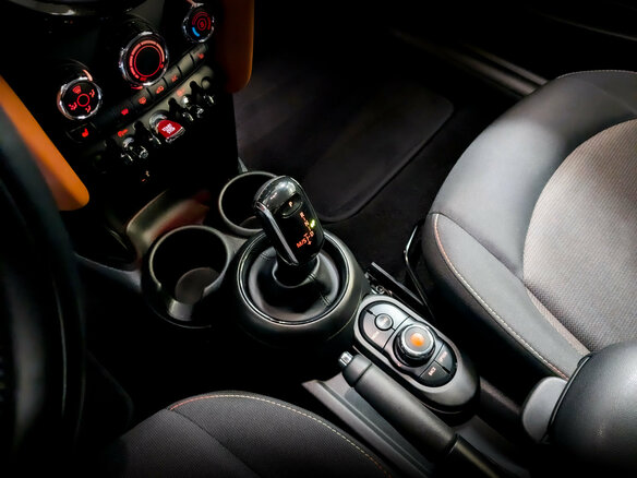 2020 Mini Hatch Cooper III (F55/F56) Рестайлинг, оранжевый, 2395000 рублей - вид 27