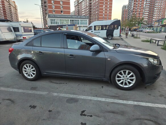 2011 Chevrolet Cruze I, серый, 650000 рублей - вид 1
