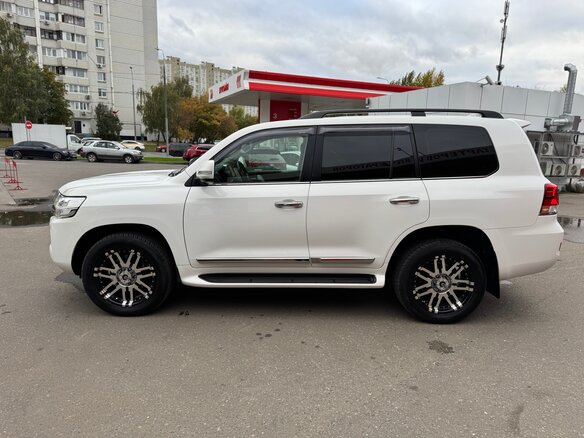 2015 Toyota Land Cruiser 200 Series Рестайлинг 2, белый, 5750000 рублей - вид 5