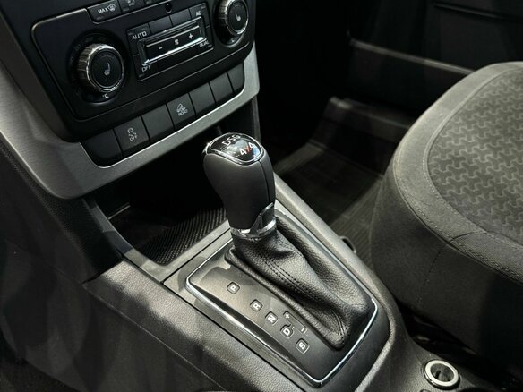 2013 Skoda Yeti I, чёрный - вид 17