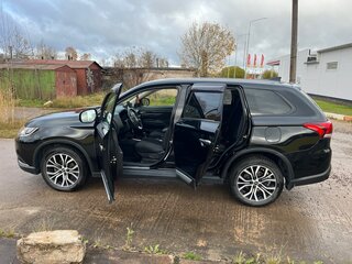 2020 Mitsubishi Outlander III Рестайлинг 3, чёрный, 2000000 рублей, вид 3