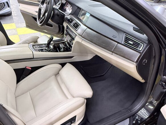 2011 BMW 7 серии Long 730Ld V (F01/F02/F04), чёрный, 1800000 рублей - вид 17
