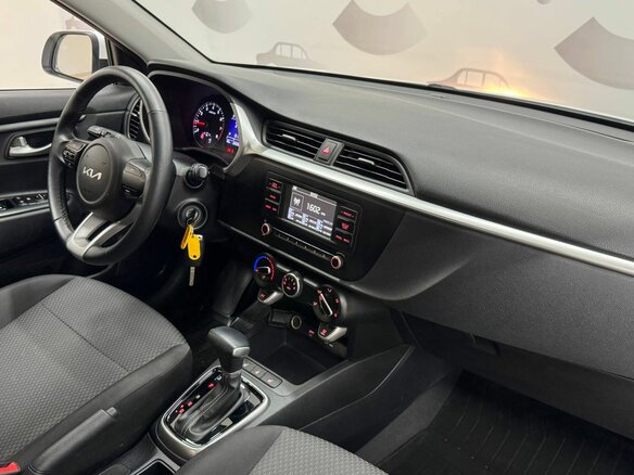 2021 Kia Rio IV Рестайлинг, белый, 1630000 рублей - вид 8