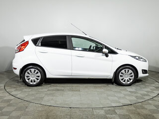 2016 Ford Fiesta Mk6 Рестайлинг, белый, 929700 рублей, вид 4