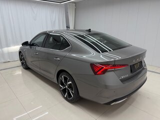 2022 Skoda Octavia IV (A8), серый, 2530000 рублей, вид 4