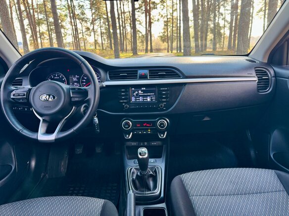 2019 Kia Rio IV, чёрный, 1060000 рублей - вид 12