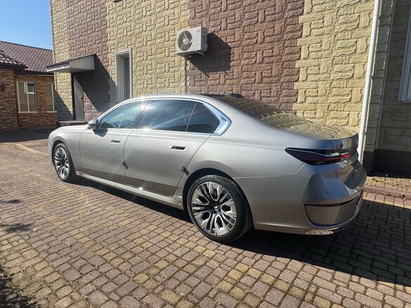 2022 BMW 7 серии 740d xDrive VII (G70), серый, 11000000 рублей - вид 5