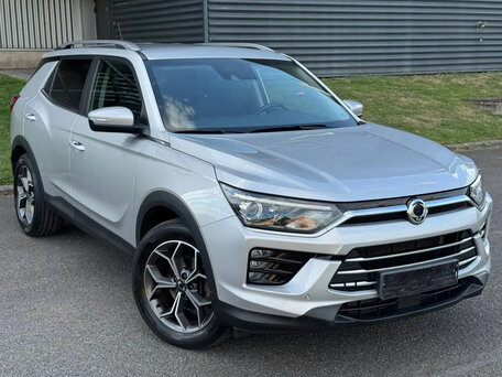 2022 SsangYong Korando IV, серебристый, 1350000 рублей, вид 3