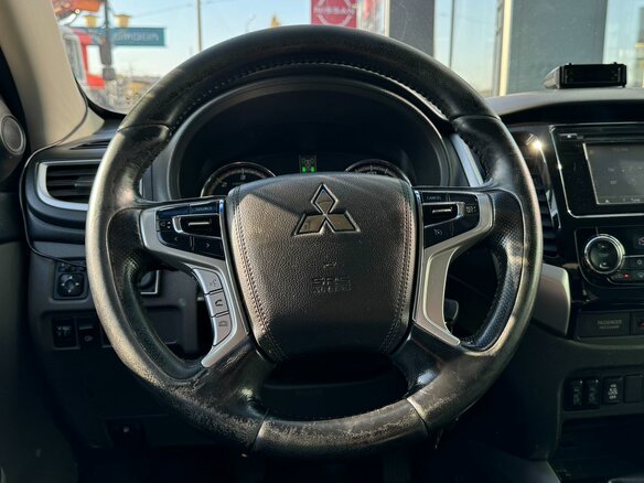 2017 Mitsubishi L200 V, белый - вид 10