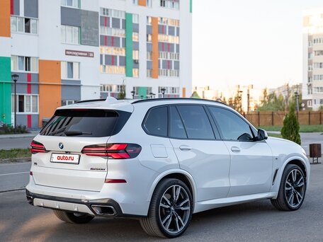2019 BMW X5 M50d IV (G05/G18), белый, 4900000 рублей, вид 5