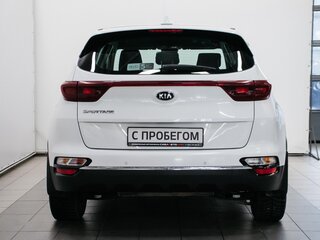 2019 Kia Sportage IV Рестайлинг, белый, 2139000 рублей, вид 4