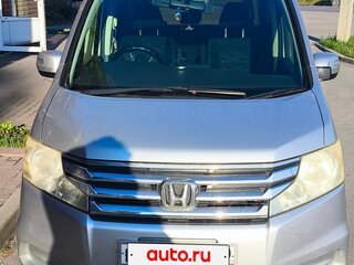2012 Honda Stepwgn IV Рестайлинг, серебристый, 1700000 рублей, вид 1