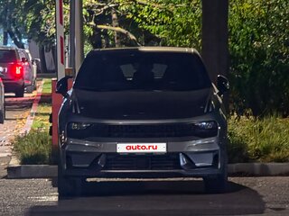 2021 Lynk & Co 05, серый, 2850000 рублей, вид 2