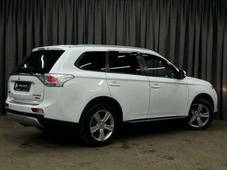 2014 Mitsubishi Outlander III Рестайлинг, белый, 1049888 рублей, вид 4